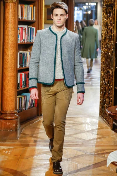 Look 25